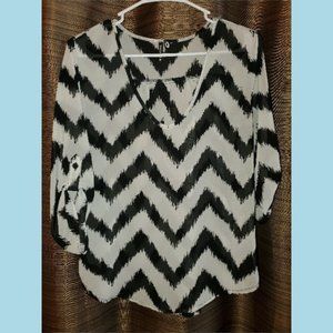 Small Black & White Chevron Flowy Tunic